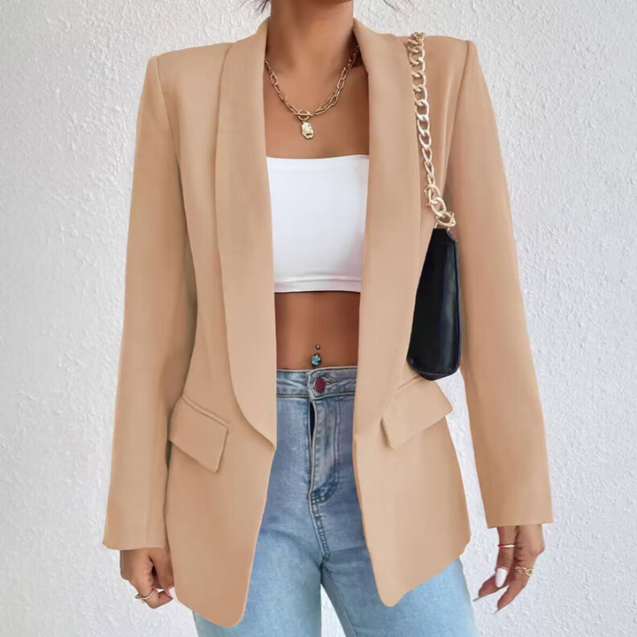 Women's open front blazer with long sleeves, notched lapels and flap pockets