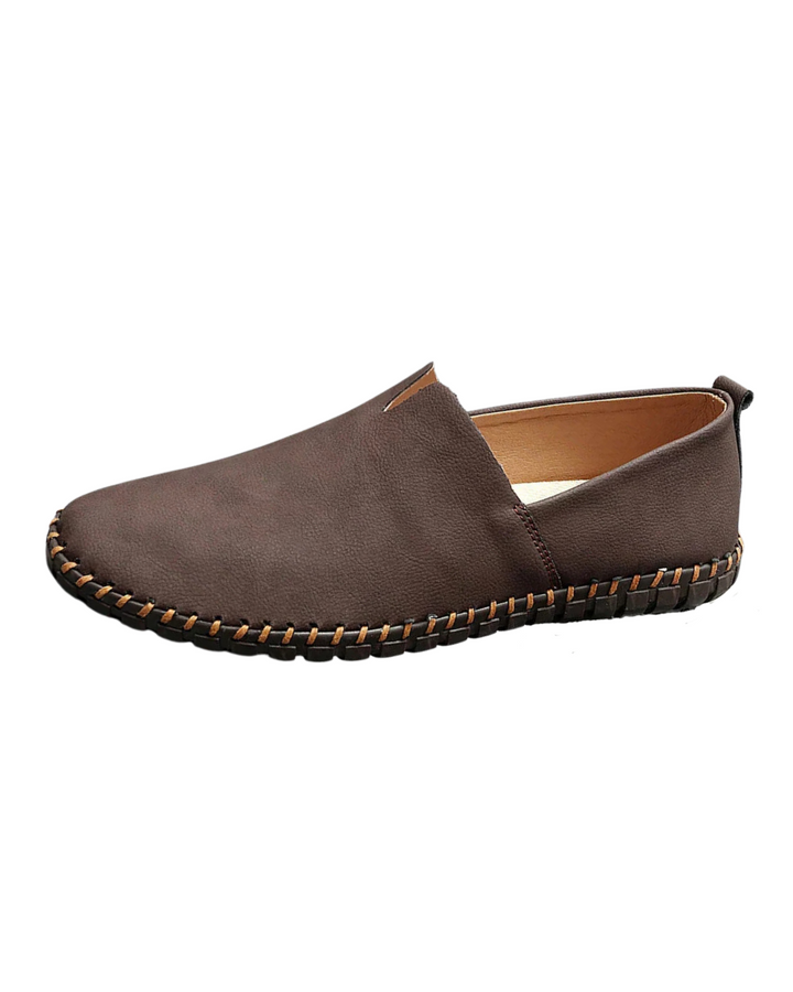 Unisex slip-on loafers with rounded toe, flat sole and contrast stitching
