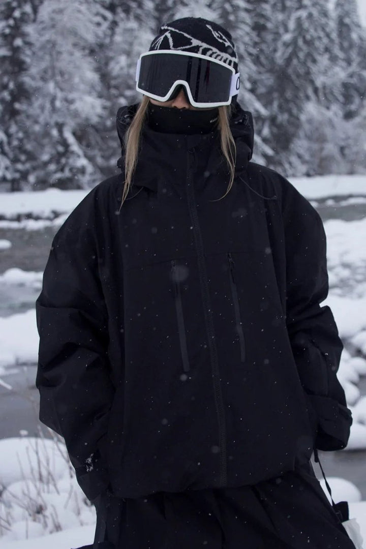 Unisex hooded ski jacket with long sleeves, front zip pockets and adjustable hem