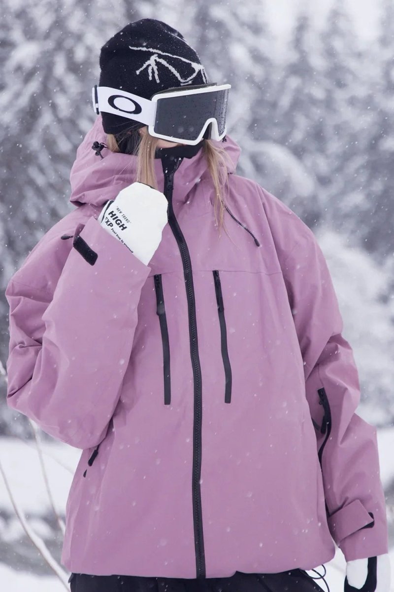 Unisex hooded ski jacket with long sleeves, front zip pockets and adjustable hem