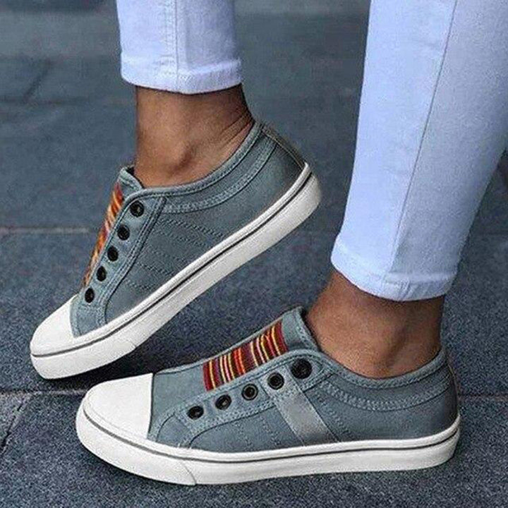 Women's low-top slip-on sneakers with rounded toes, elastic striped gussets and flat white soles