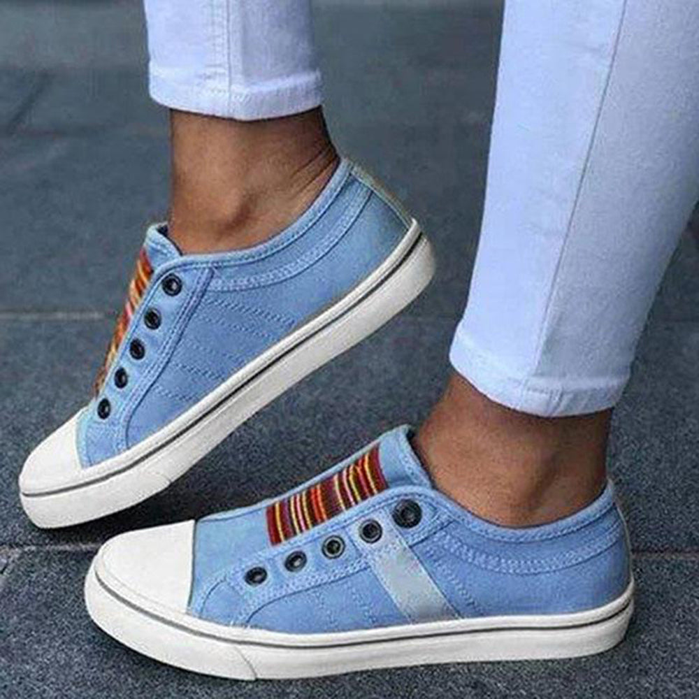 Women's low-top slip-on sneakers with rounded toes, elastic striped gussets and flat white soles