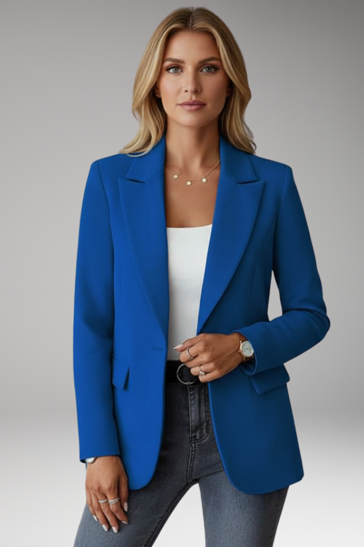 Women's tailored blazer with notched lapels, long sleeves and flap pockets