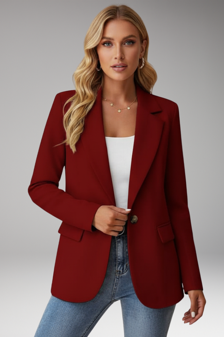 Women's tailored blazer with notched lapels, long sleeves and flap pockets