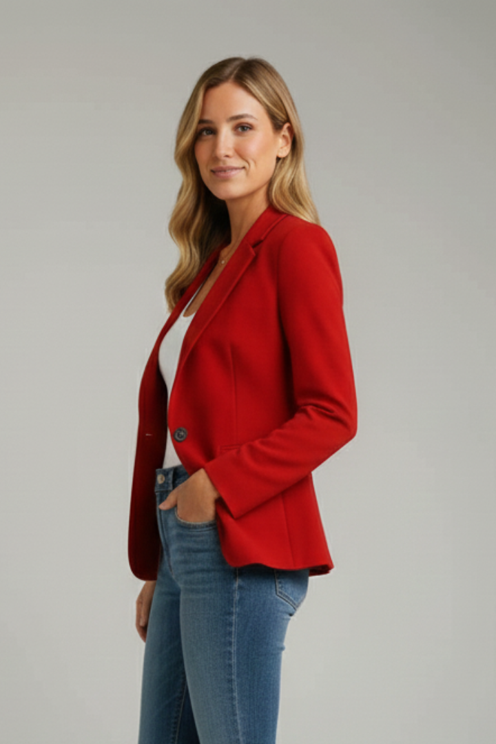 Women's tailored blazer with notched lapels, long sleeves and flap pockets