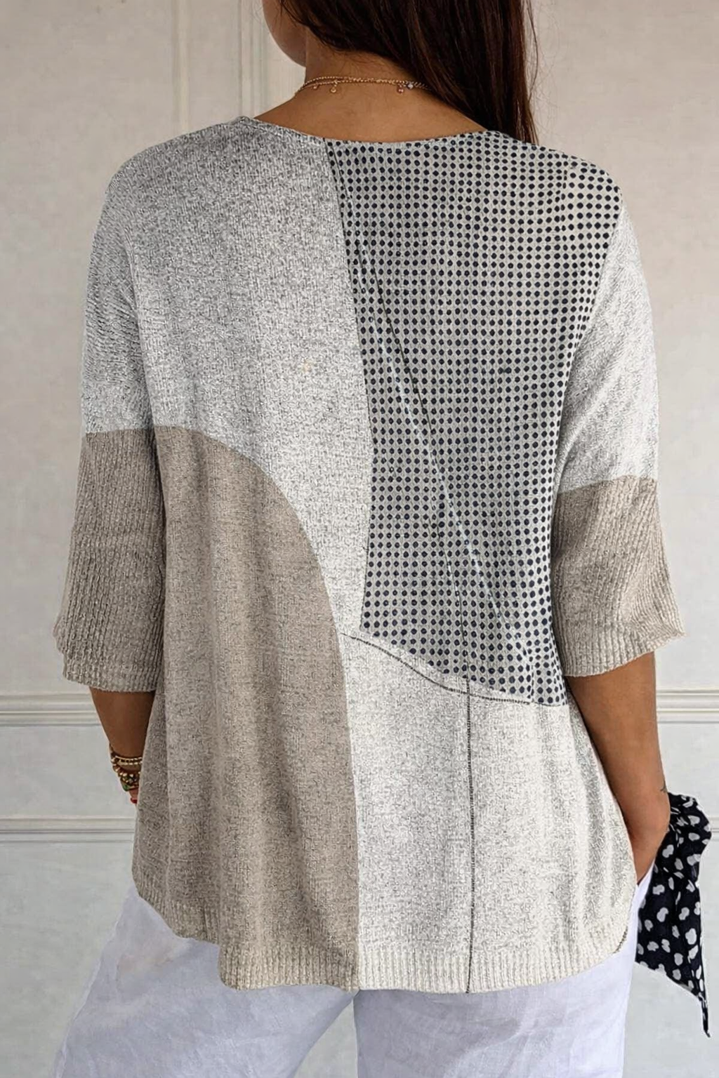 Women's multicolor geometric knit sweater with V-neck and 3/4 sleeves