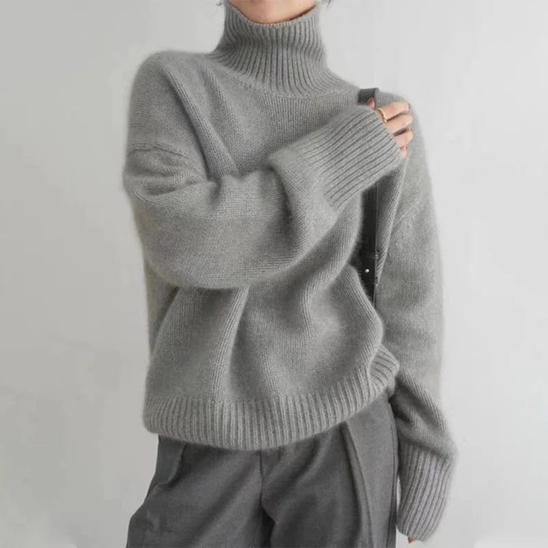 Women's oversized roll neck sweater with long sleeves and ribbed trims