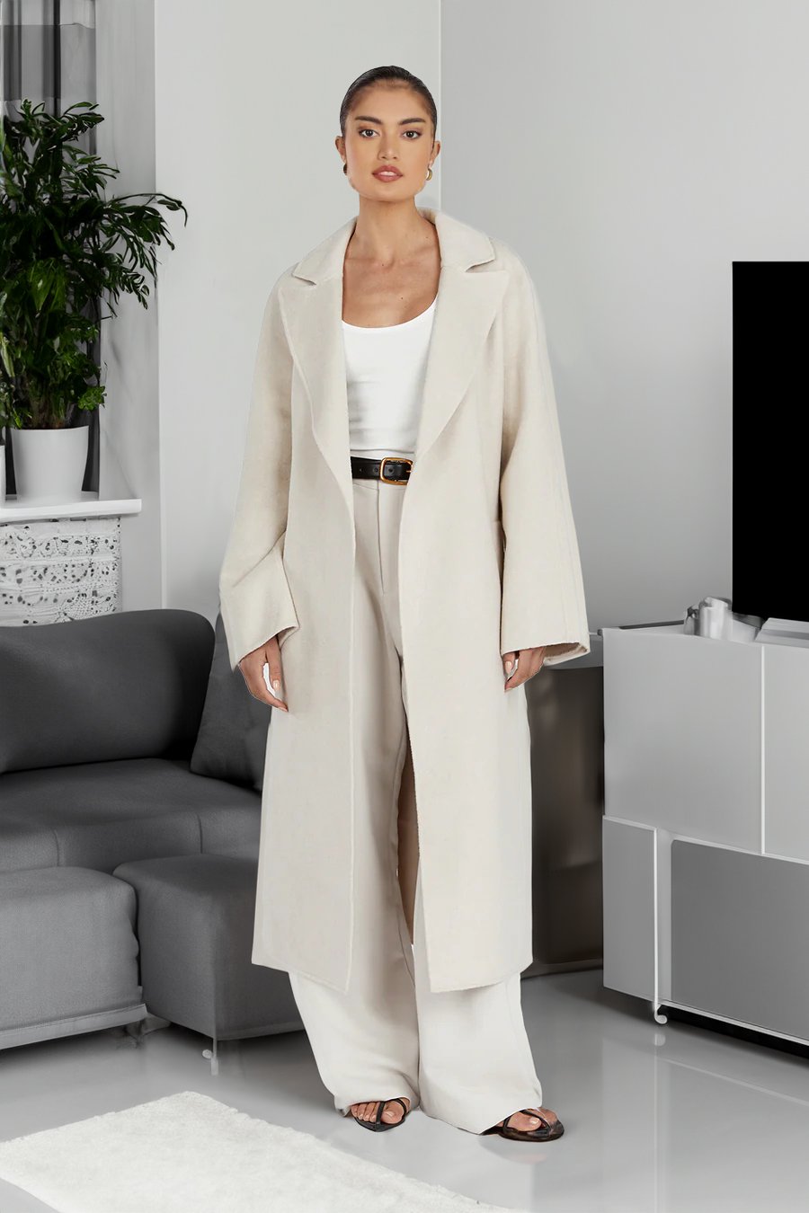 Women's longline coat with notch lapel and long sleeves