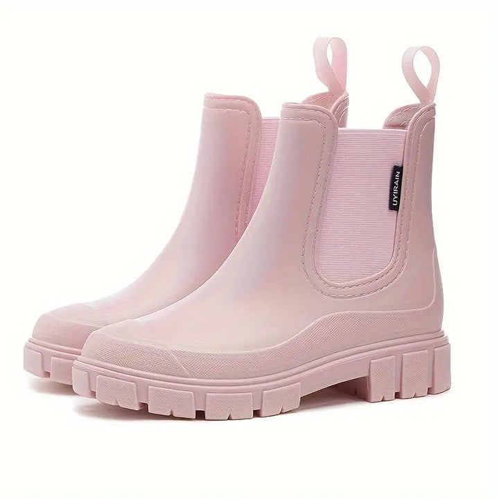 Women's Chelsea ankle boots with elastic side panels, pull tabs and chunky lug soles