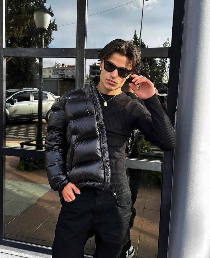 Unisex quilted puffer jacket with hood, long sleeves and zip front