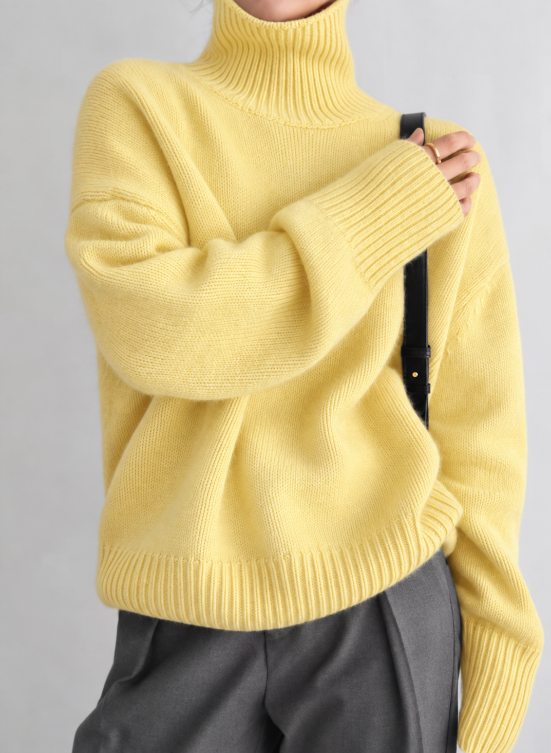 Women's relaxed turtleneck pullover sweater with long sleeves and ribbed trims