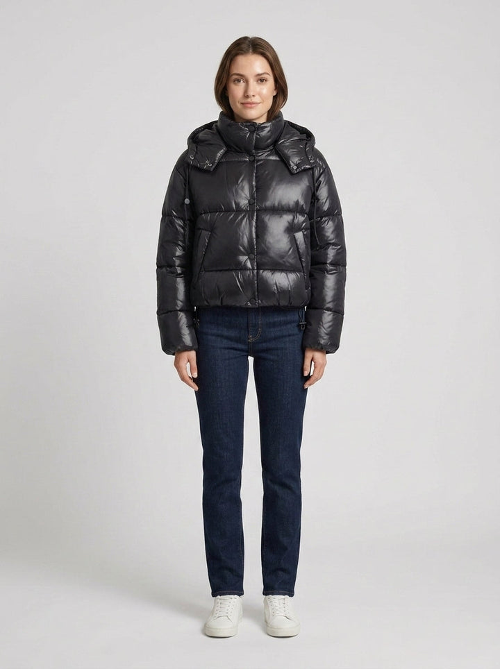 Women's cropped quilted puffer jacket with high collar and long sleeves