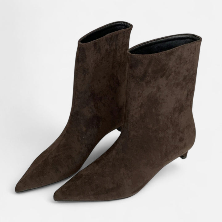 Women's pointed-toe ankle boots with low heels and slip-on shafts