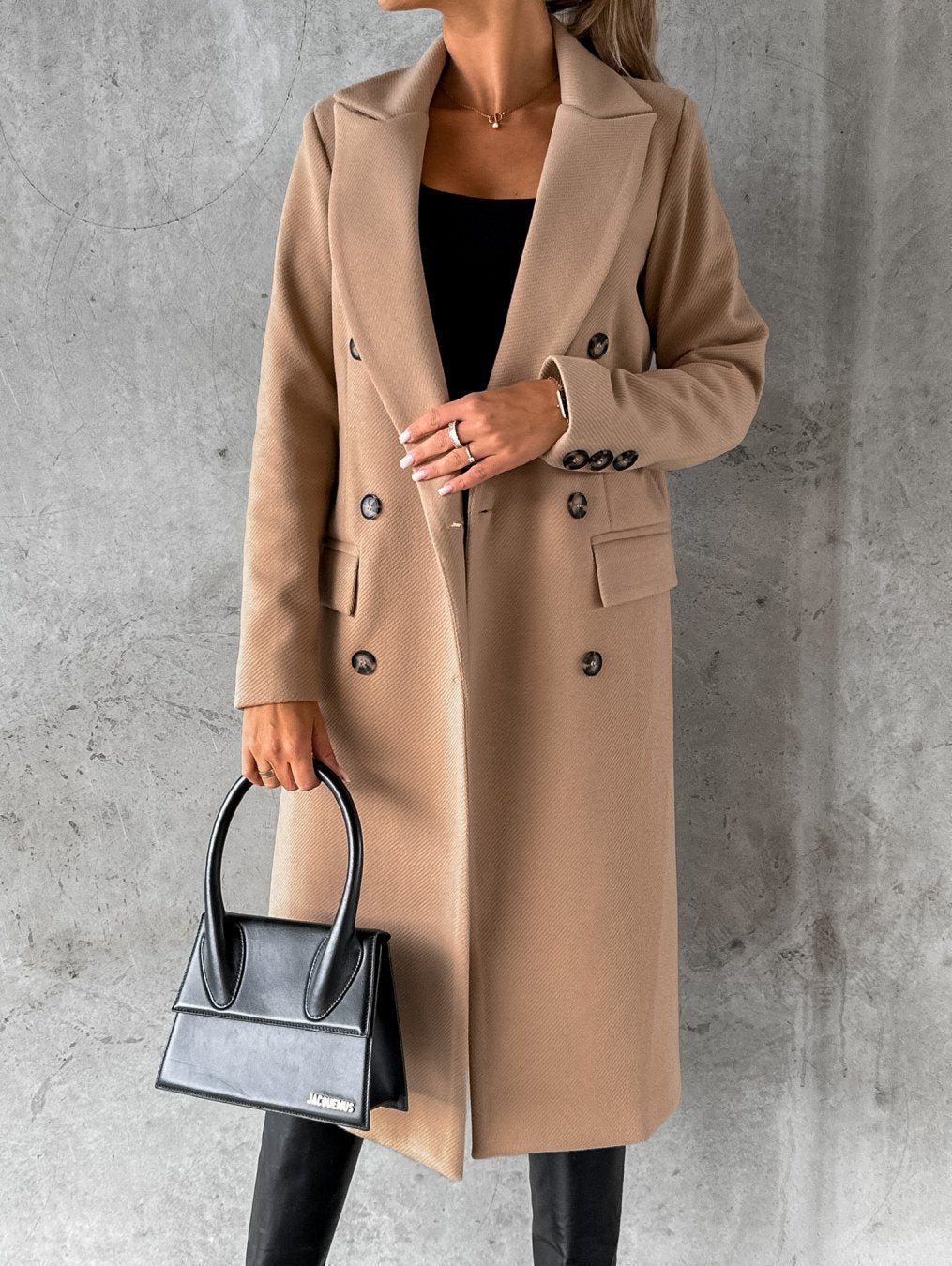 Women's long double-breasted coat with lapel collar and flap pockets