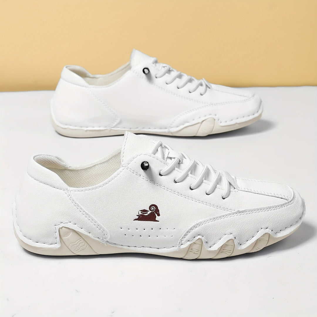 Women's low-top lace-up sneakers with round toes and segmented soles