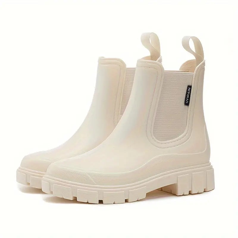 Women's Chelsea ankle boots with elastic side panels, pull tabs and chunky lug soles