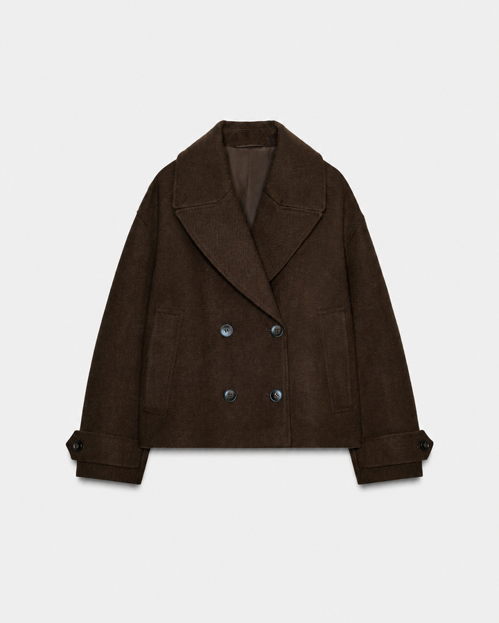 Women's short double-breasted coat with notched lapels and long sleeves