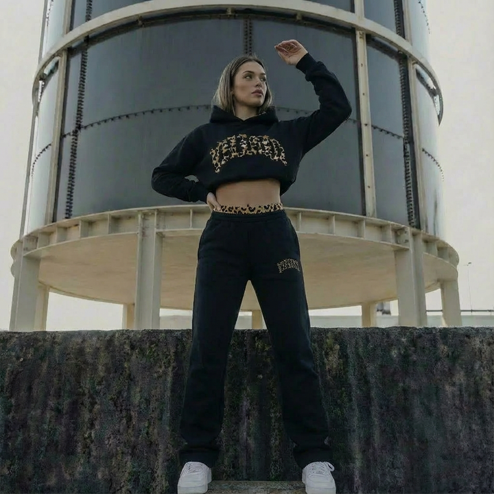 Women's leopard print hoodie and jogger set with hood and long sleeves