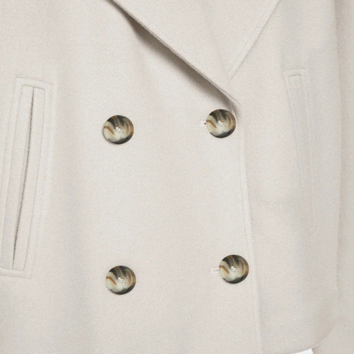 Women's cropped double-breasted jacket with notched lapels and long sleeves
