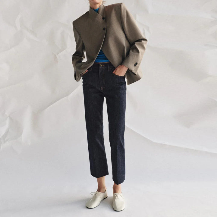 Women's structured blazer with mandarin collar, button front, long sleeves and welt pockets
