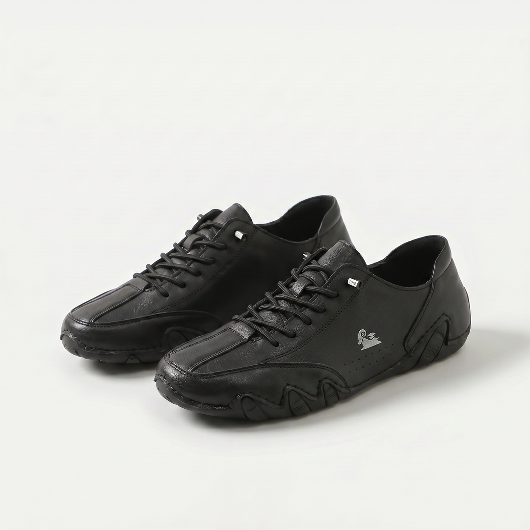 Women's low-top lace-up sneakers with round toes and segmented soles