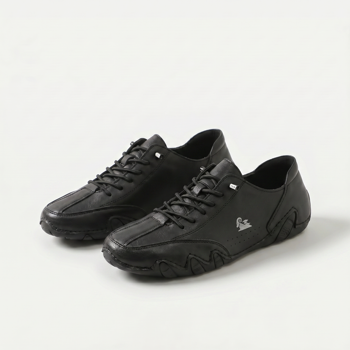 Women's low-top lace-up sneakers with round toes and segmented soles