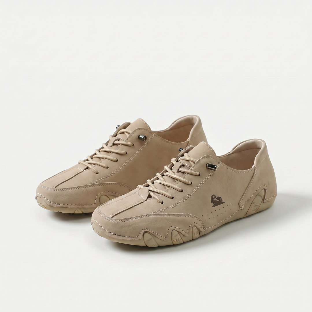 Women's low-top lace-up sneakers with round toes and segmented soles