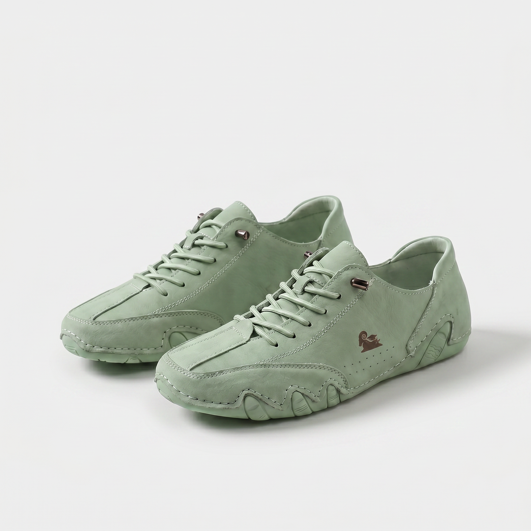 Women's low-top lace-up sneakers with round toes and segmented soles