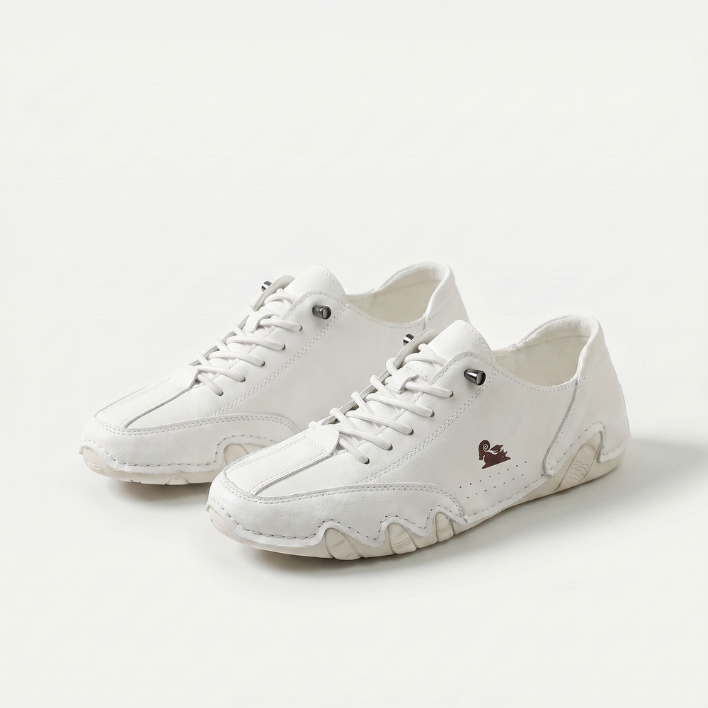 Women's low-top lace-up sneakers with round toes and segmented soles