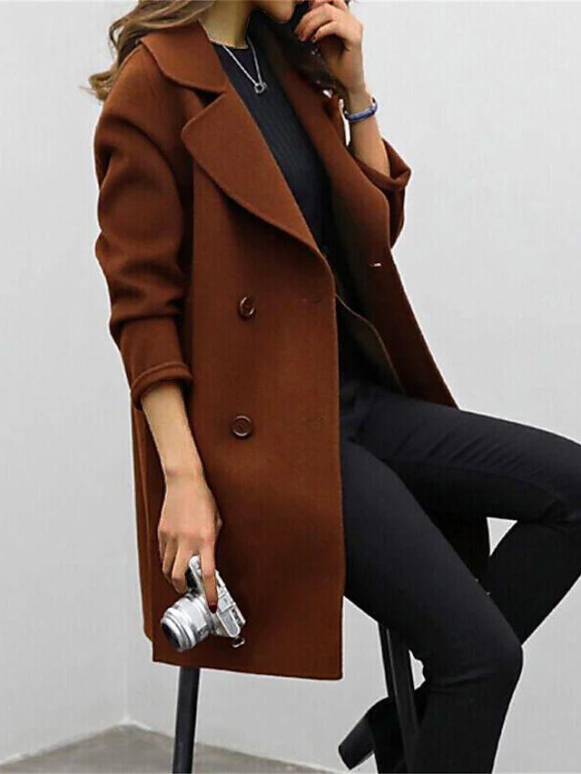 Women's double-breasted coat with notched lapel and long sleeves
