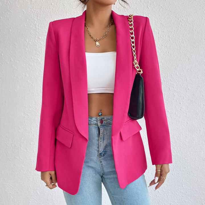 Women's open front blazer with long sleeves, notched lapels and flap pockets