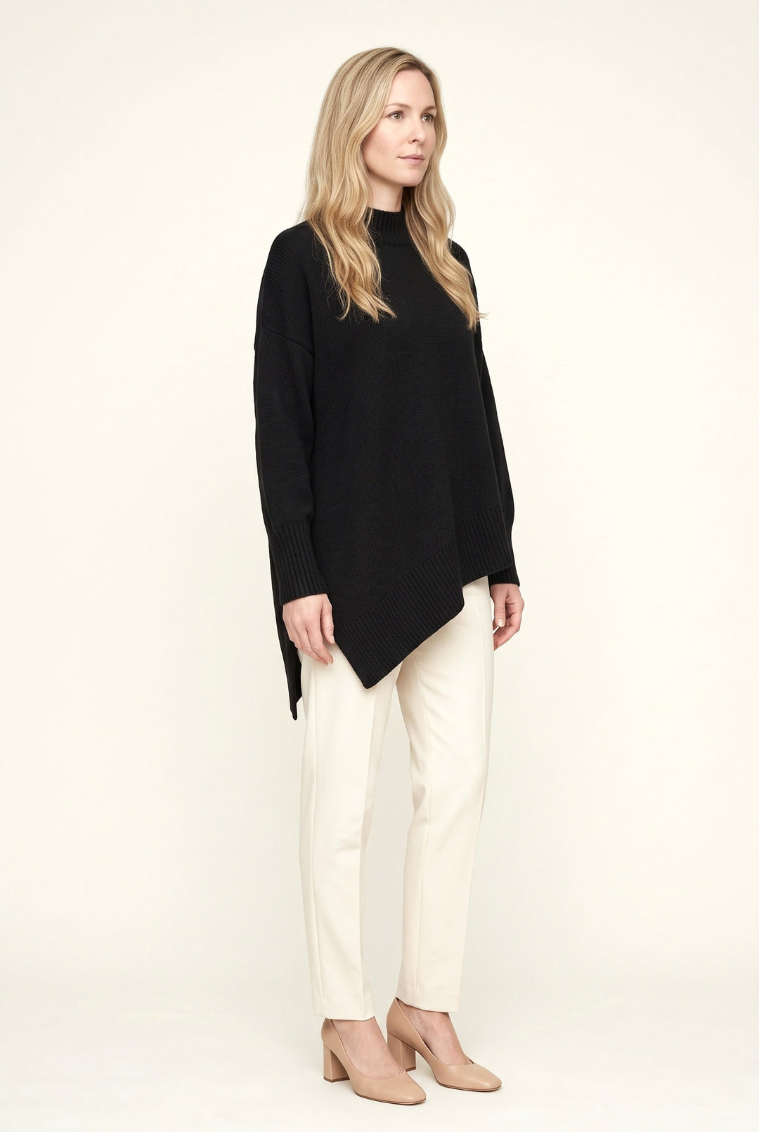 Women's oversized turtleneck sweater with long sleeves and asymmetric hem