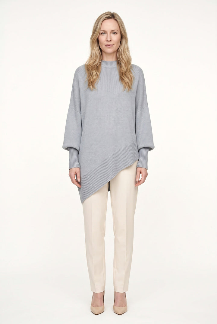 Women's oversized turtleneck sweater with long sleeves and asymmetric hem
