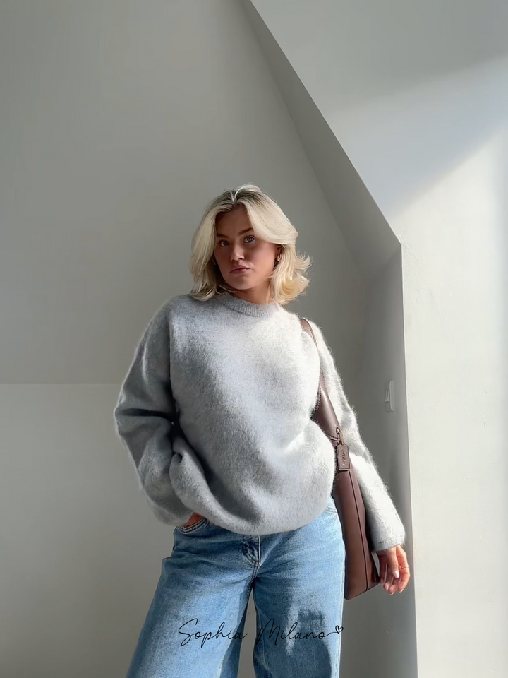 Women's relaxed crew neck sweatshirt with long sleeves