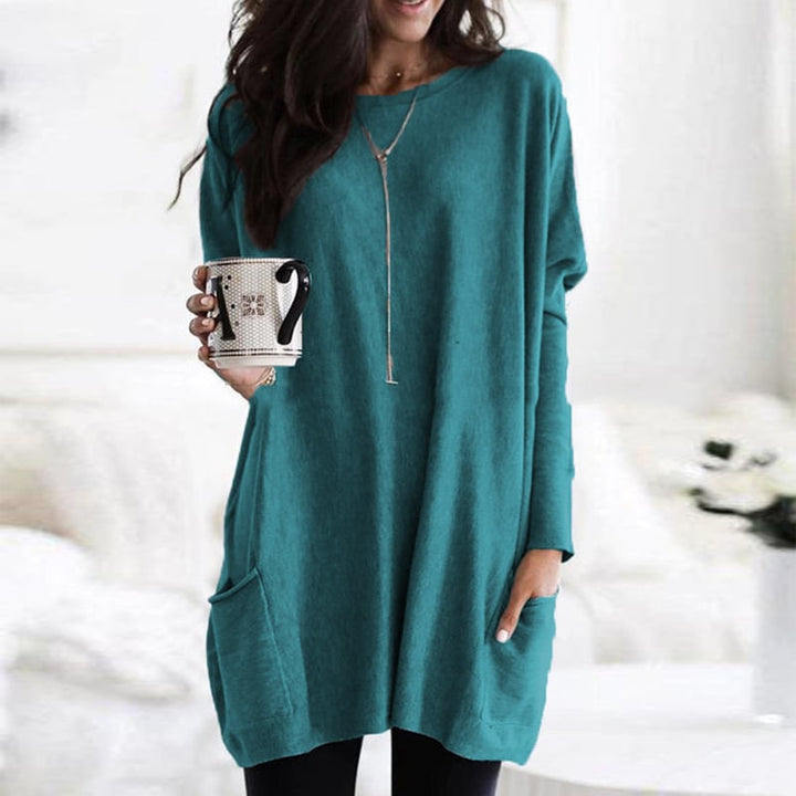 Women's oversized long-sleeve sweater dress with round neck and front pockets