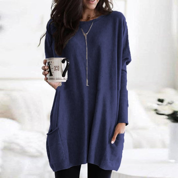 Women's oversized long-sleeve sweater dress with round neck and front pockets