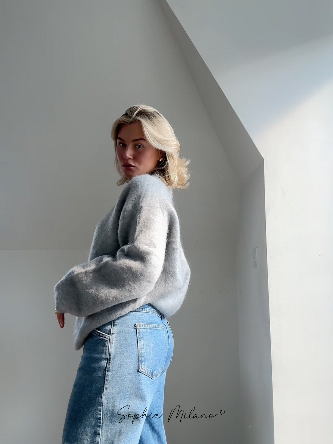 Women's relaxed crew neck sweatshirt with long sleeves