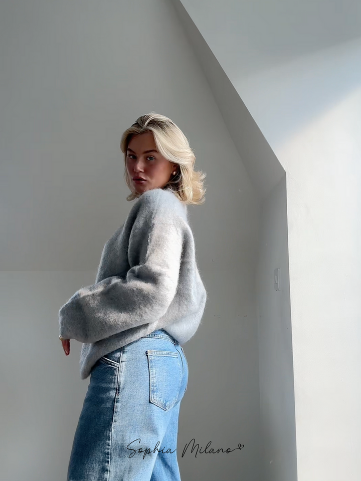 Women's relaxed crew neck sweatshirt with long sleeves