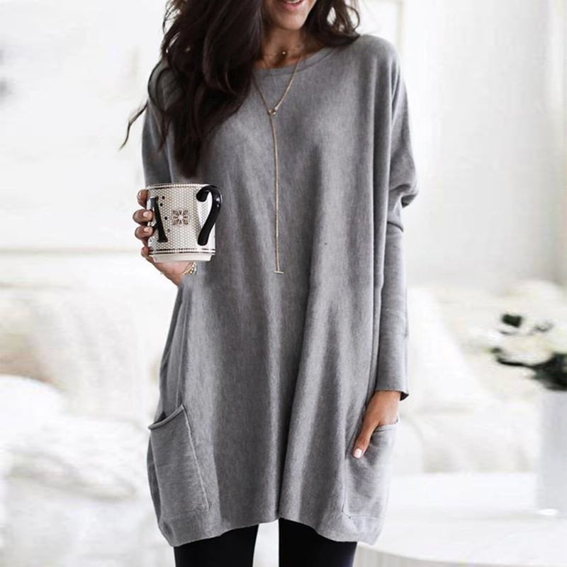 Women's oversized long-sleeve sweater dress with round neck and front pockets