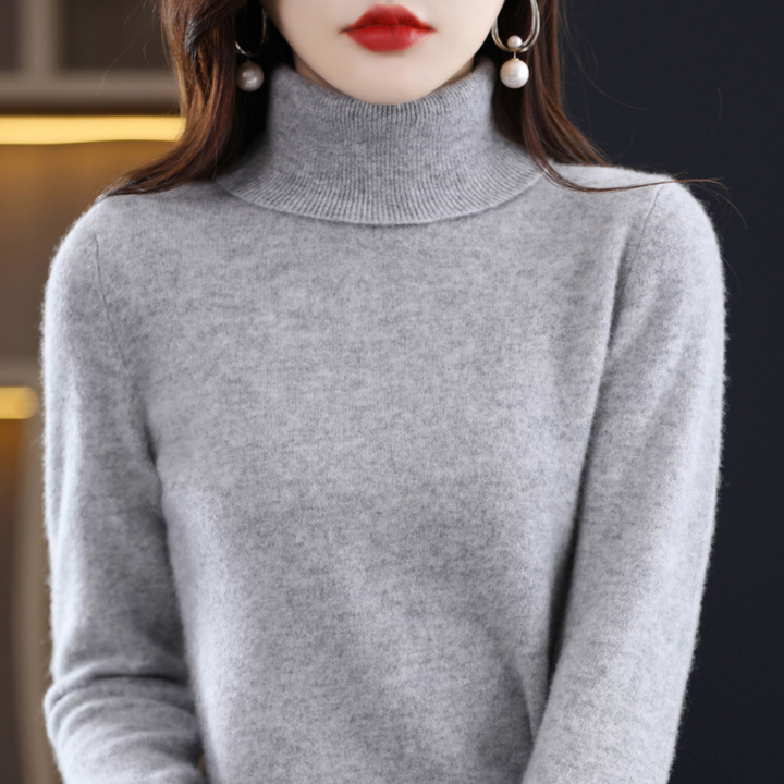 Women's long-sleeve turtleneck sweater with ribbed trims