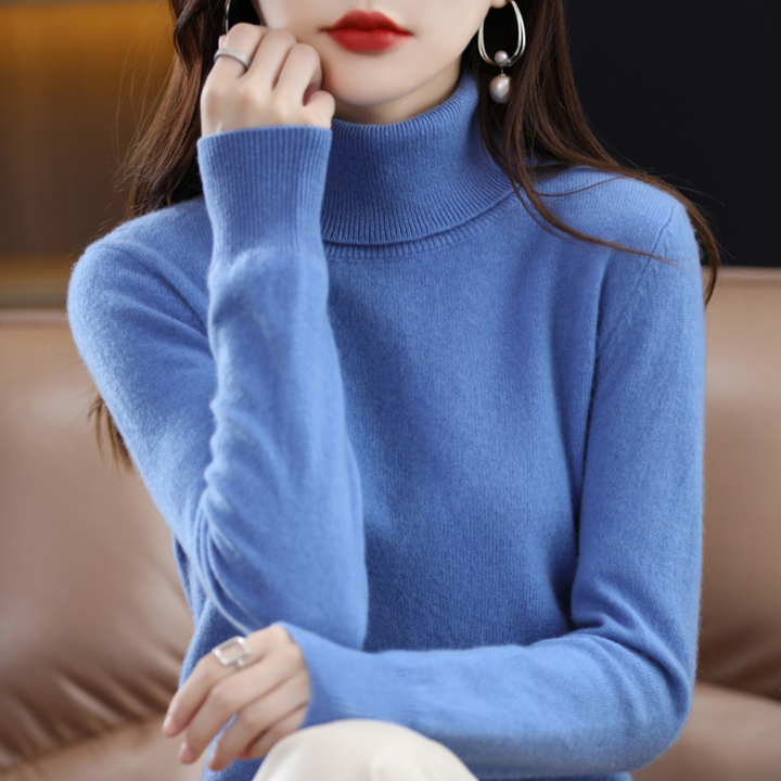 Women's long-sleeve turtleneck sweater with ribbed trims