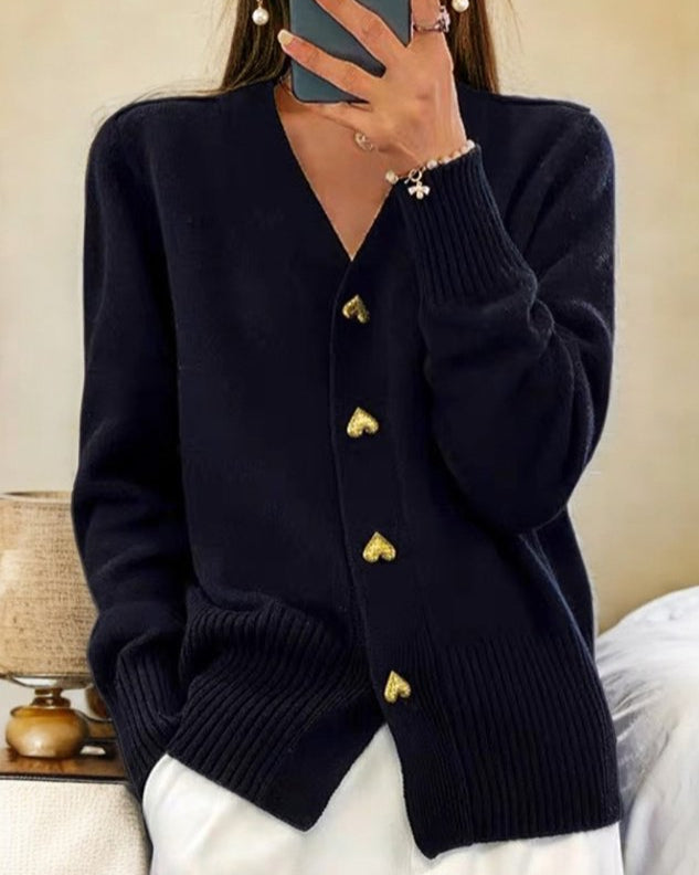 Women's V-neck cardigan with heart-shaped buttons, long sleeves and front pockets