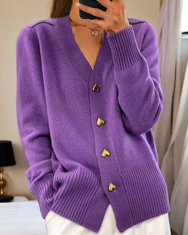 Women's V-neck cardigan with heart-shaped buttons, long sleeves and front pockets