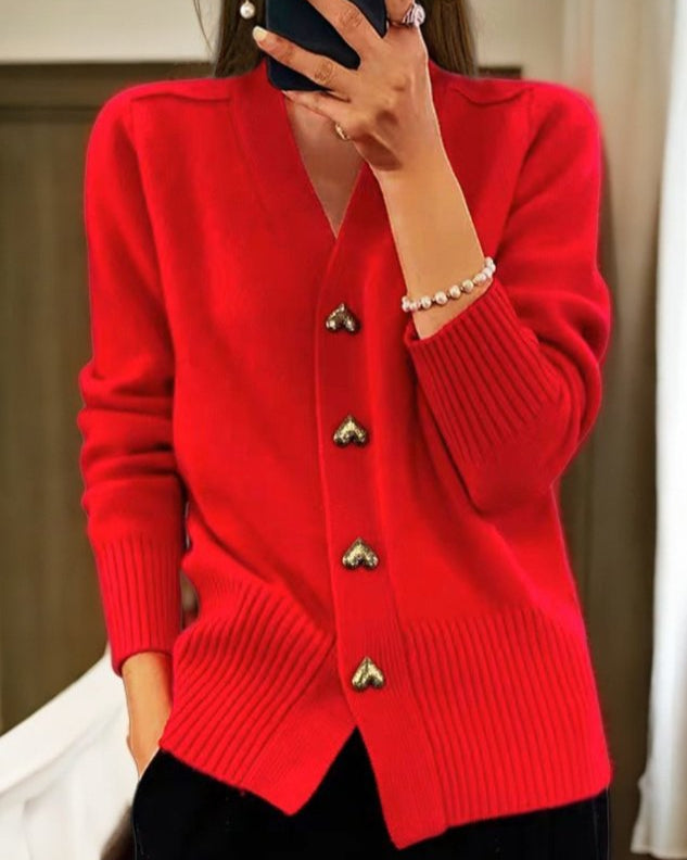 Women's V-neck cardigan with heart-shaped buttons, long sleeves and front pockets