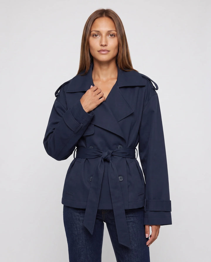 Women's oversized cropped trench jacket with wide lapels, long sleeves and tie belt
