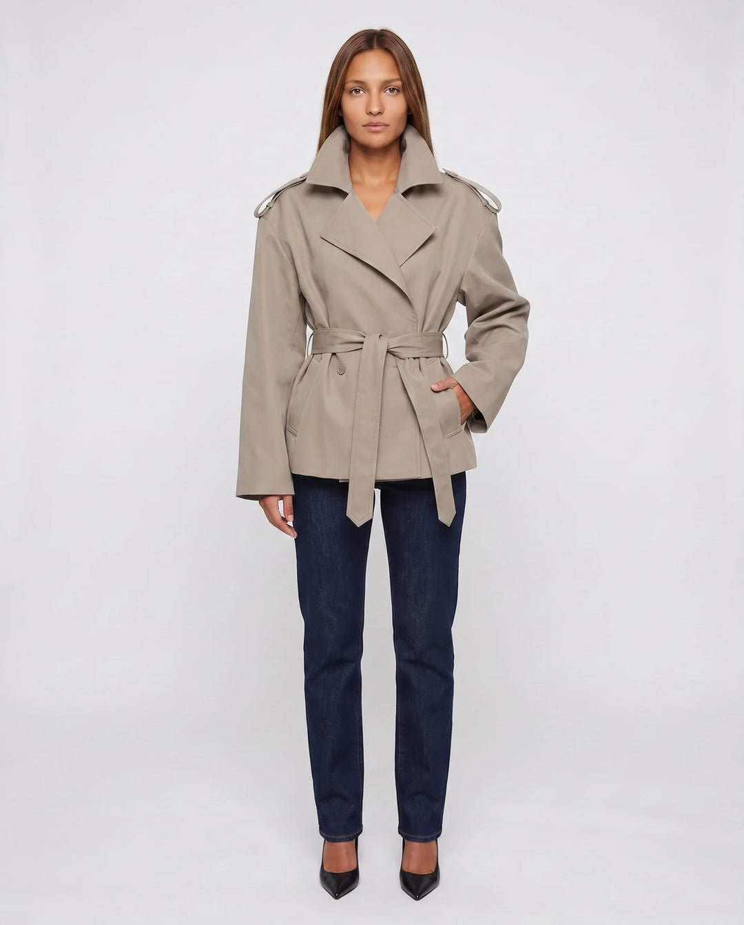Women's oversized cropped trench jacket with wide lapels, long sleeves and tie belt