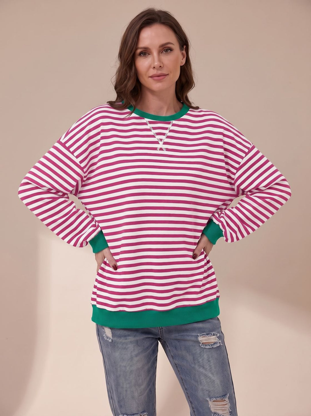 Women's oversized striped crewneck sweatshirt with long sleeves and contrast ribbed trims